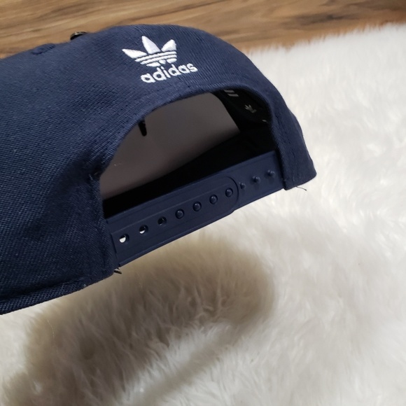 New Adidas Trefoil Chain Snapback Baseball Hat - Picture 3 of 7
